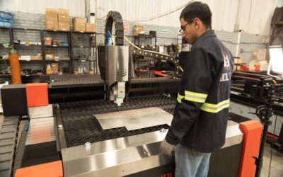 ¿Qué potencia necesito en un láser CNC fibra para cortar mi material?